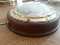 Kajtlampe Messing Mit Basis aus Teakholz und geriffelter Linse. A 145mm