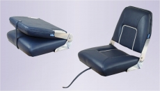 Komfortabler Sitz mit einklappbarer Rückenlehne. Farbe Blau Komfortabler Sitz mit einklappbarer Rückenlehne. Farbe Blau