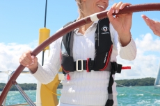 Rettungsweste Crewsaver Crewfit 180 PRO Automatik mit Lifebelt Harness schwarz rot